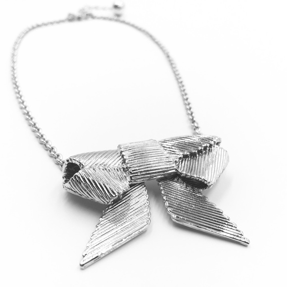 ‼️SOLD‼️ Kate Spade All Wrapped Up Bow Necklace - Picture 4 of 6